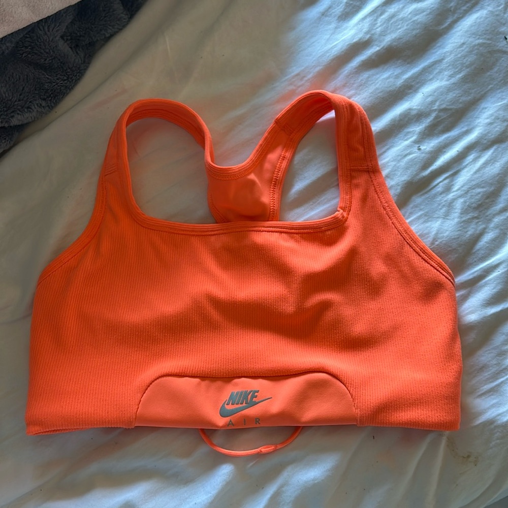 Nike sport bra size M like new